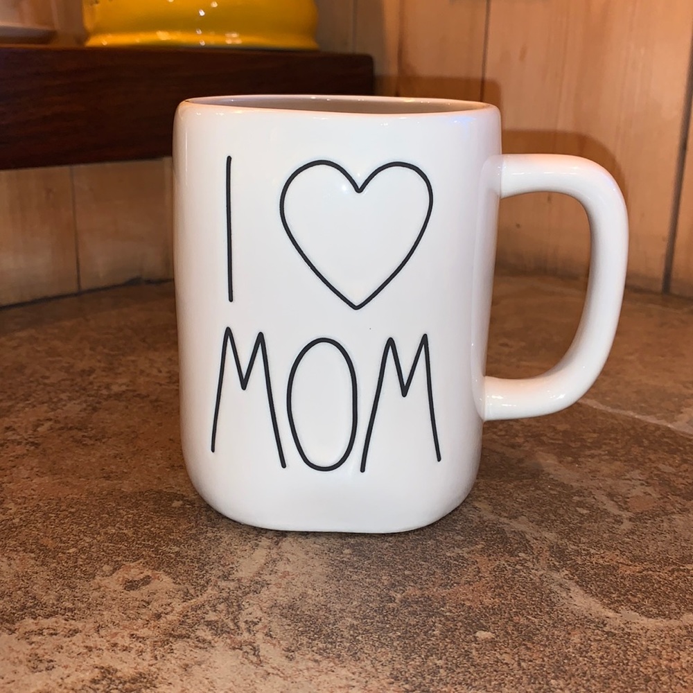 Rae Dunn “I ❤️ Mom” Mug